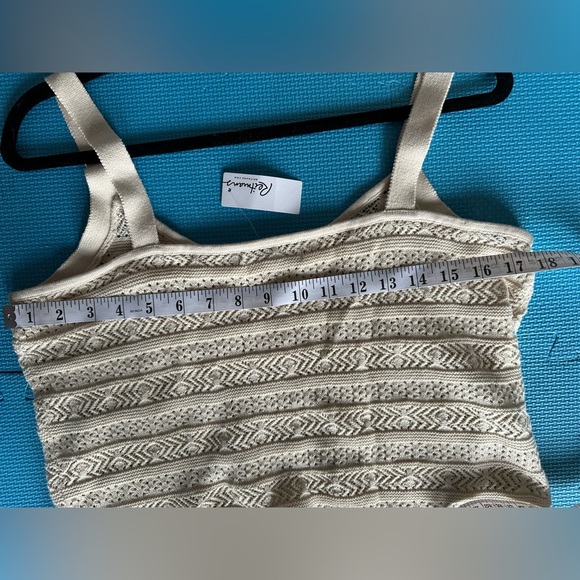 Signature Cream Ribbed Cropped Tank Top - Picture 8 of 9